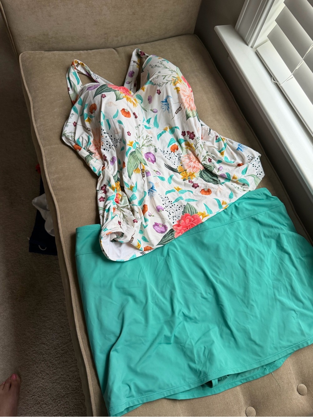 Jantzen White Floral Tankini Swimsuit with Aqua Green swim skirt, 24W